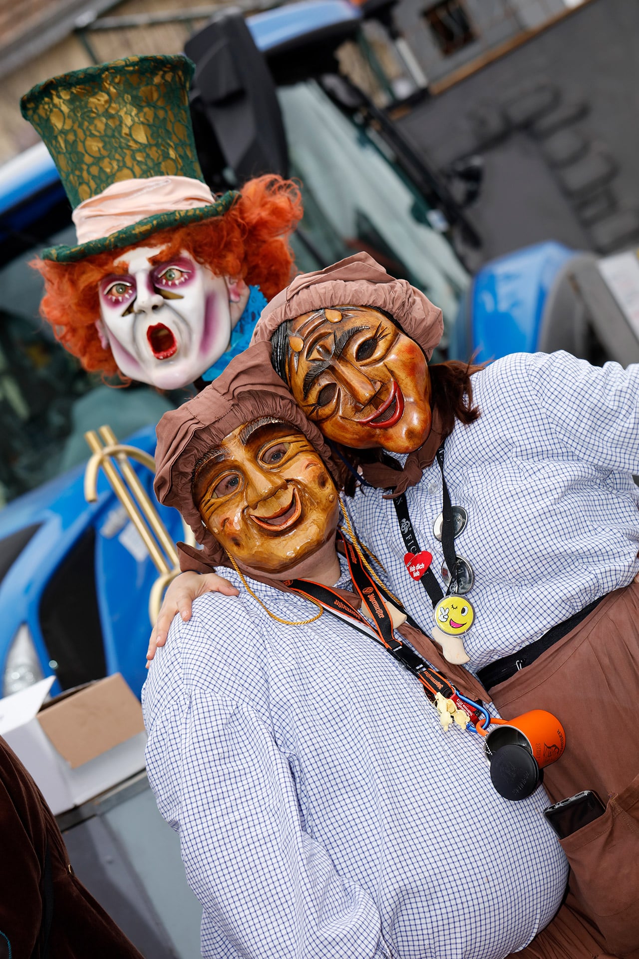 Potrait de trois personnes masquées pour le carnaval par Franck Chazelet